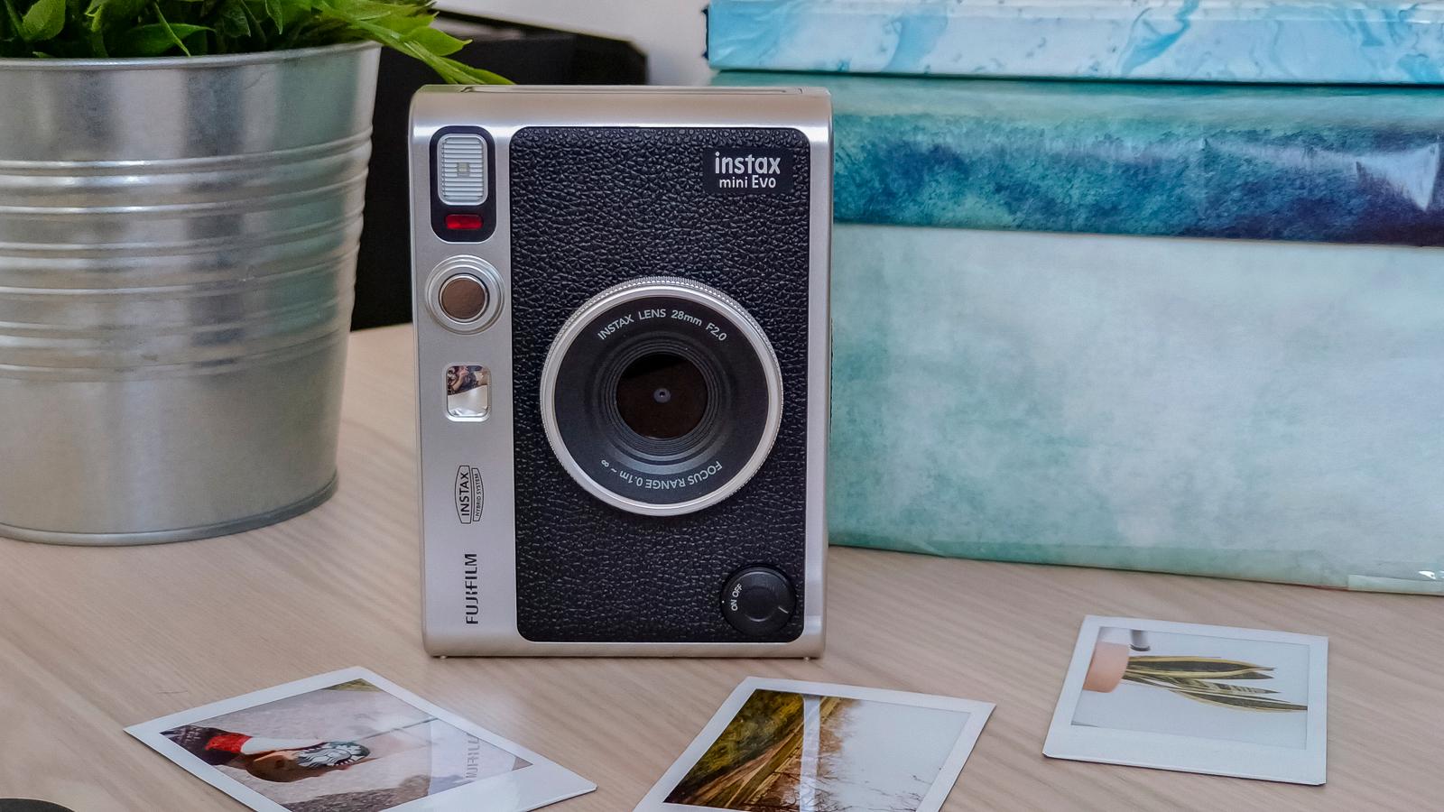 2026 میں خریدنے کے لیے بہترین پورٹ ایبل فوٹو پرنٹرز 28 Instax Mini Evo - بہترین ہائبرڈ کیمرہ