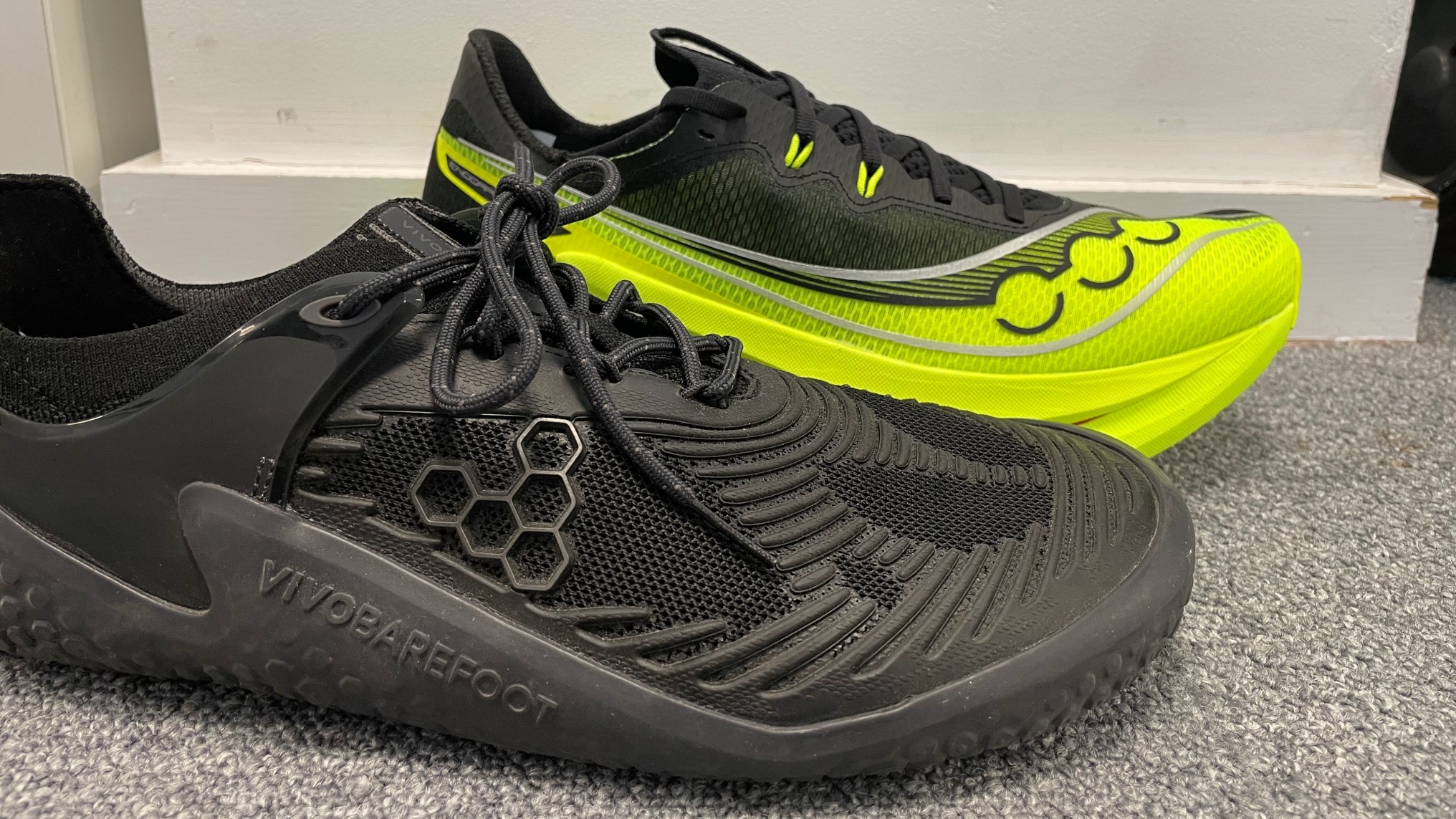 VivoBarefoot Motus Strength II سیاہ رنگ