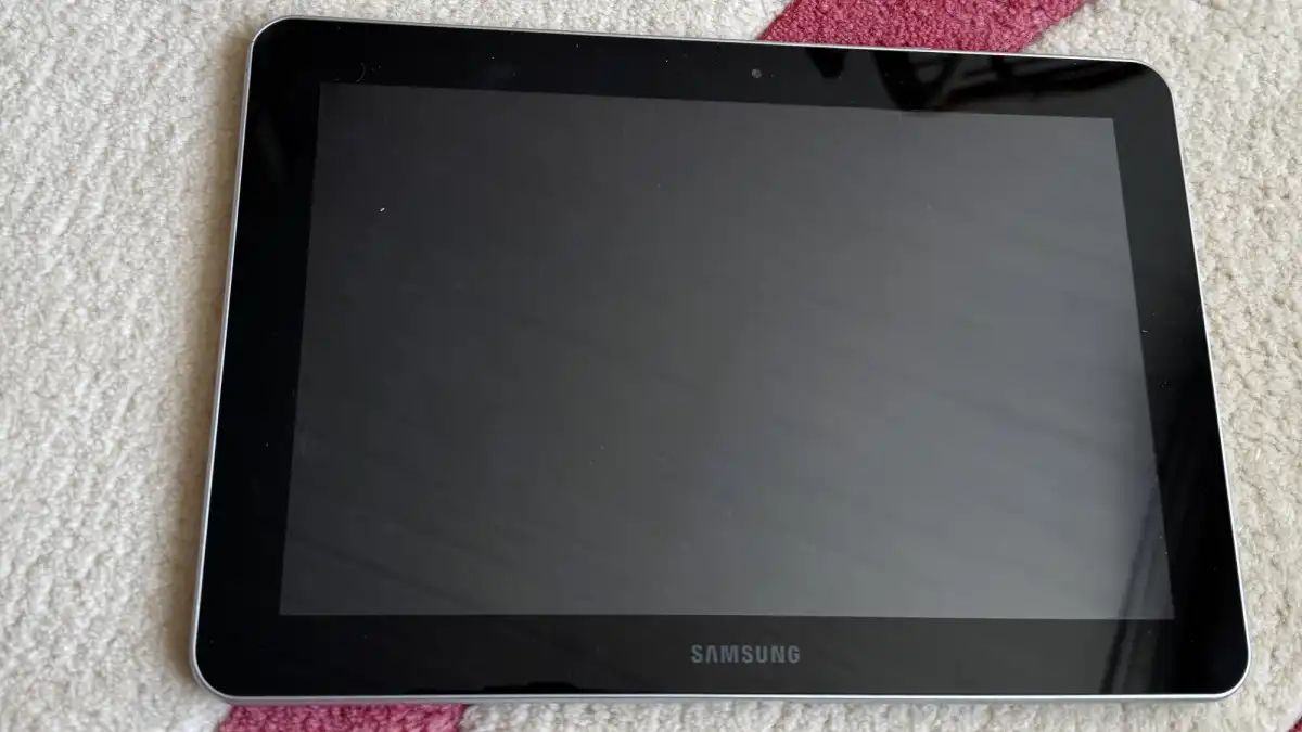 کیوں میں نے کبھی دوسرا Samsung Galaxy Tab نہیں خریدا۔ 1 Samsung Galaxy Tab 1st جنریشن فرنٹ