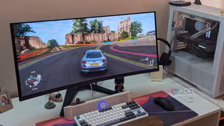 الٹرا وائیڈ OLED مانیٹر جو Forza Horizon 4 چلاتا ہے۔
