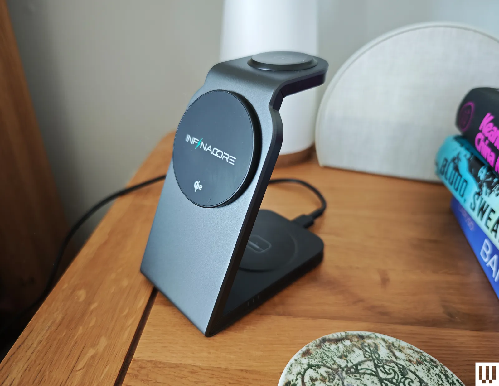 Infinacore T3 Pro بلیک اینگولر چارجنگ اسٹینڈ