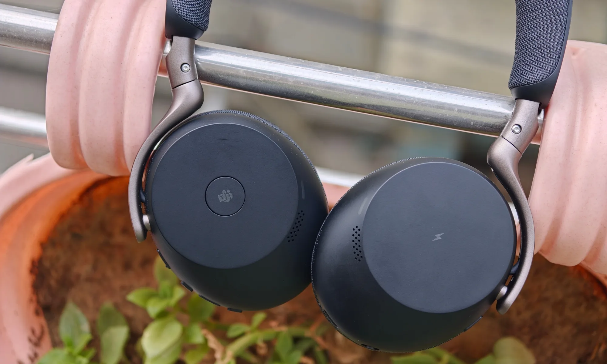 Jabra Evolve3 75 جائزہ: میرے پاس یہ کام کا ہیڈسیٹ کچھ ہفتوں سے ہے اور یہ حیرت انگیز ہے۔ 3 Jabra Evolve3 75 ہیڈ فون