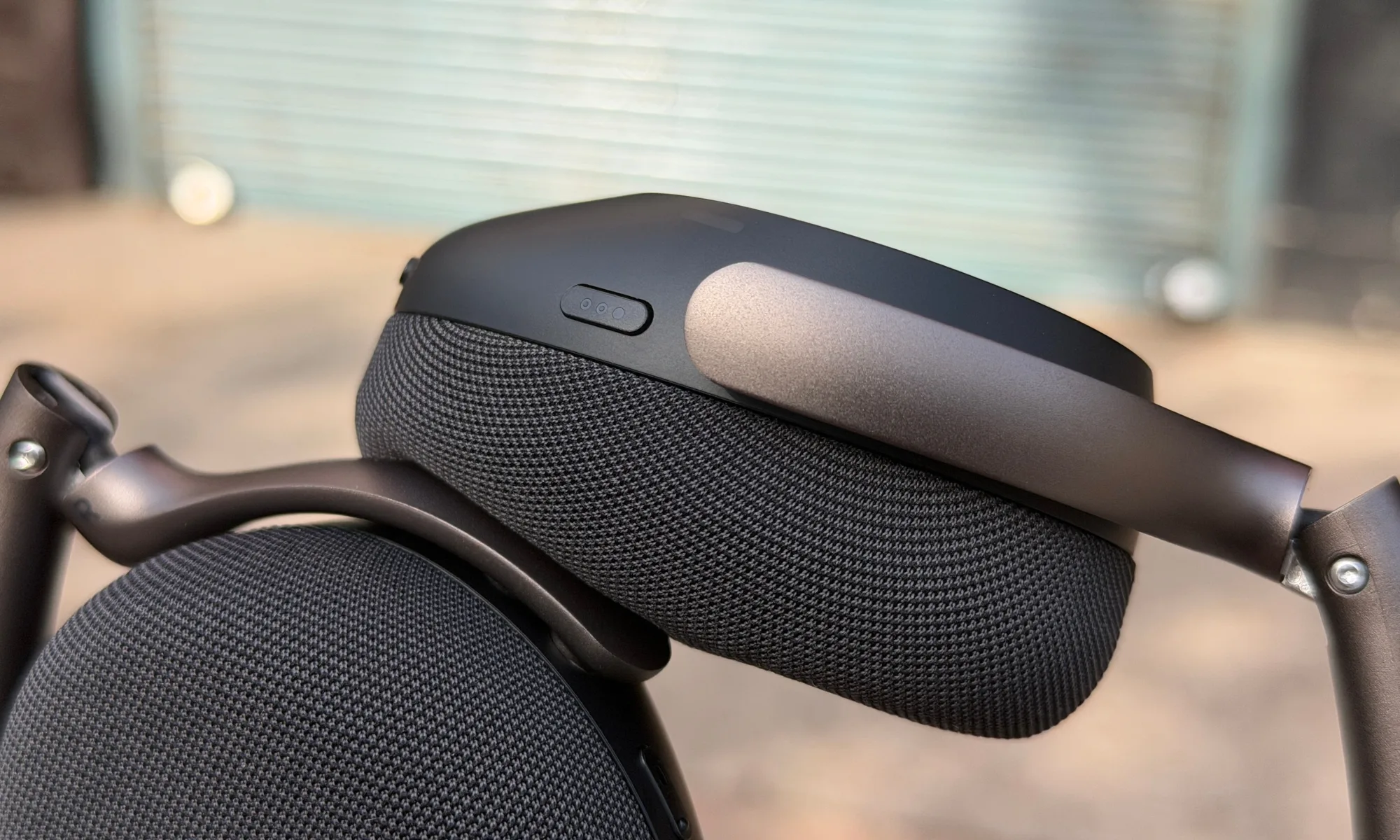 Jabra Evolve3 75 جائزہ: میرے پاس یہ کام کا ہیڈسیٹ کچھ ہفتوں سے ہے اور یہ حیرت انگیز ہے۔ 4 Jabra Evolve3 75 ہیڈ فون