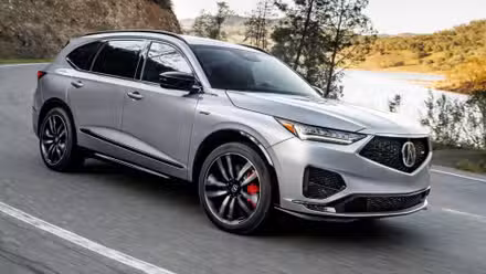 کم جگہ والی BMW SUV کے لیے $80,000 ادا نہ کریں۔ X5 کم میں سب کچھ بہتر کرتا ہے۔ 1 سلور 2022 Acura MDX Type S کی ڈائنامک سائیڈ پروفائل فوٹو۔