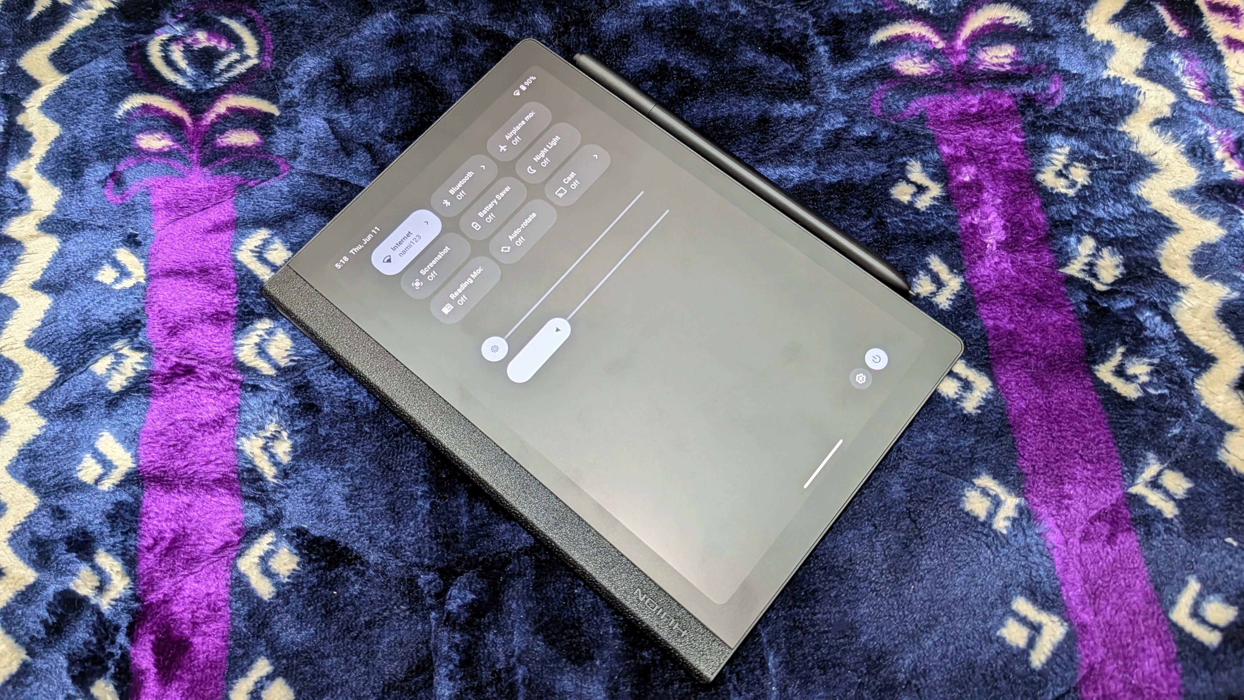 میں نے اپنا Huion Note E اینڈرائیڈ ٹیبلٹ اس سے کہیں زیادہ استعمال کیا جتنا میں نے سوچا تھا۔ 4 اسٹائلس اور کاغذ نما ڈسپلے کے ساتھ Huion Note E اینڈرائیڈ ٹیبلیٹ