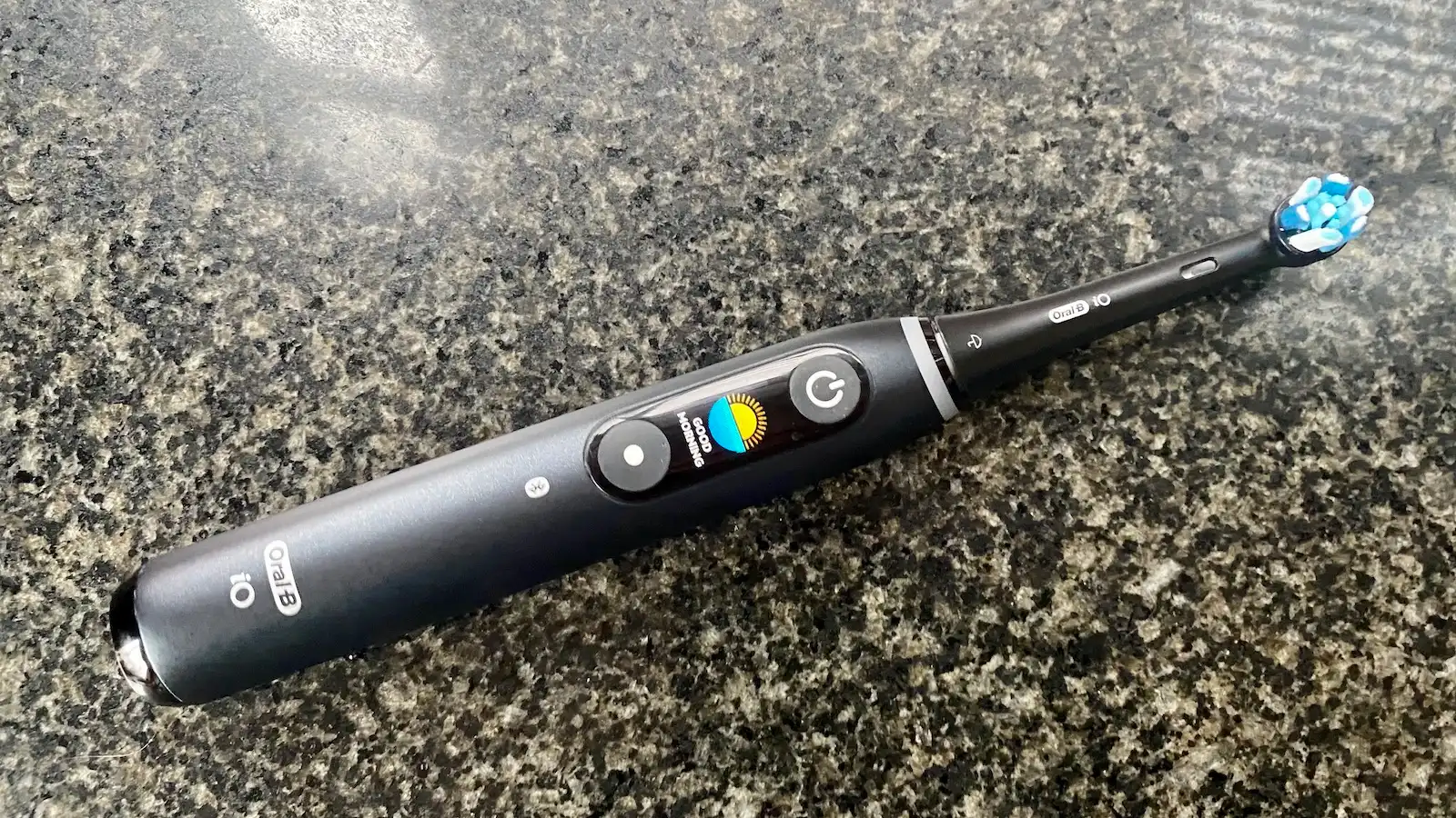 بہترین Oral-B الیکٹرک ٹوتھ برش 2026 19 Oral-B iO8 - بہترین لگژری iO