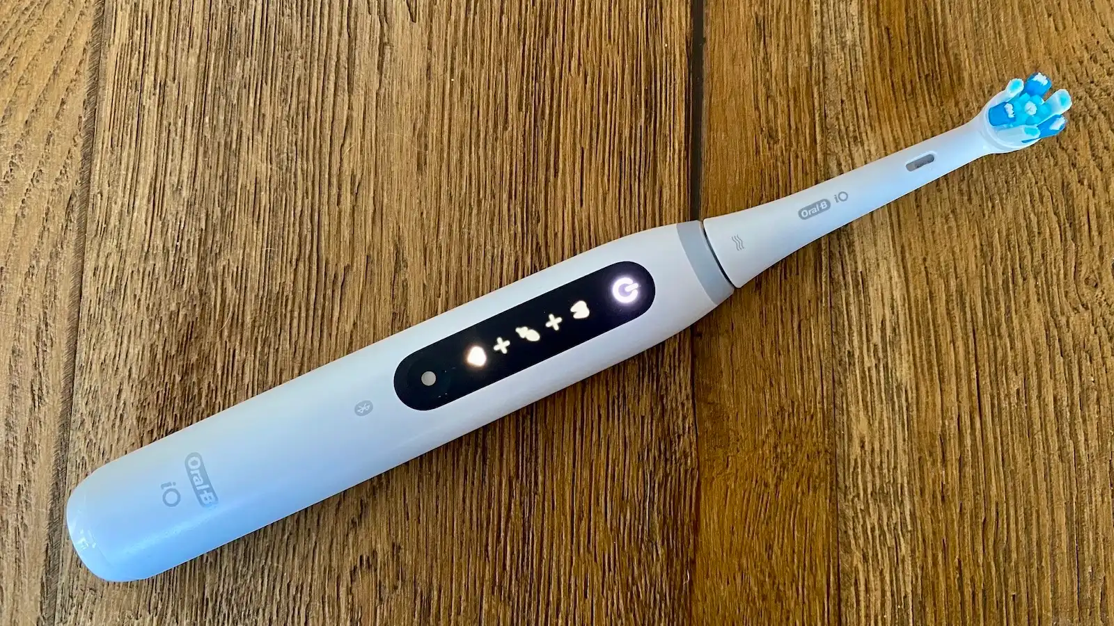 بہترین Oral-B الیکٹرک ٹوتھ برش 2026 18 Oral-B iO سیریز 5 - درمیانی فاصلے کی بہترین سمارٹ خصوصیات