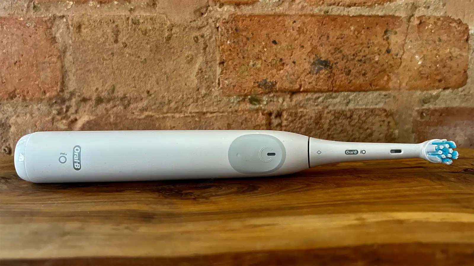 بہترین Oral-B الیکٹرک ٹوتھ برش 2026 25 Oral-B iO سیریز 2 - بہترین iO بیٹری لائف
