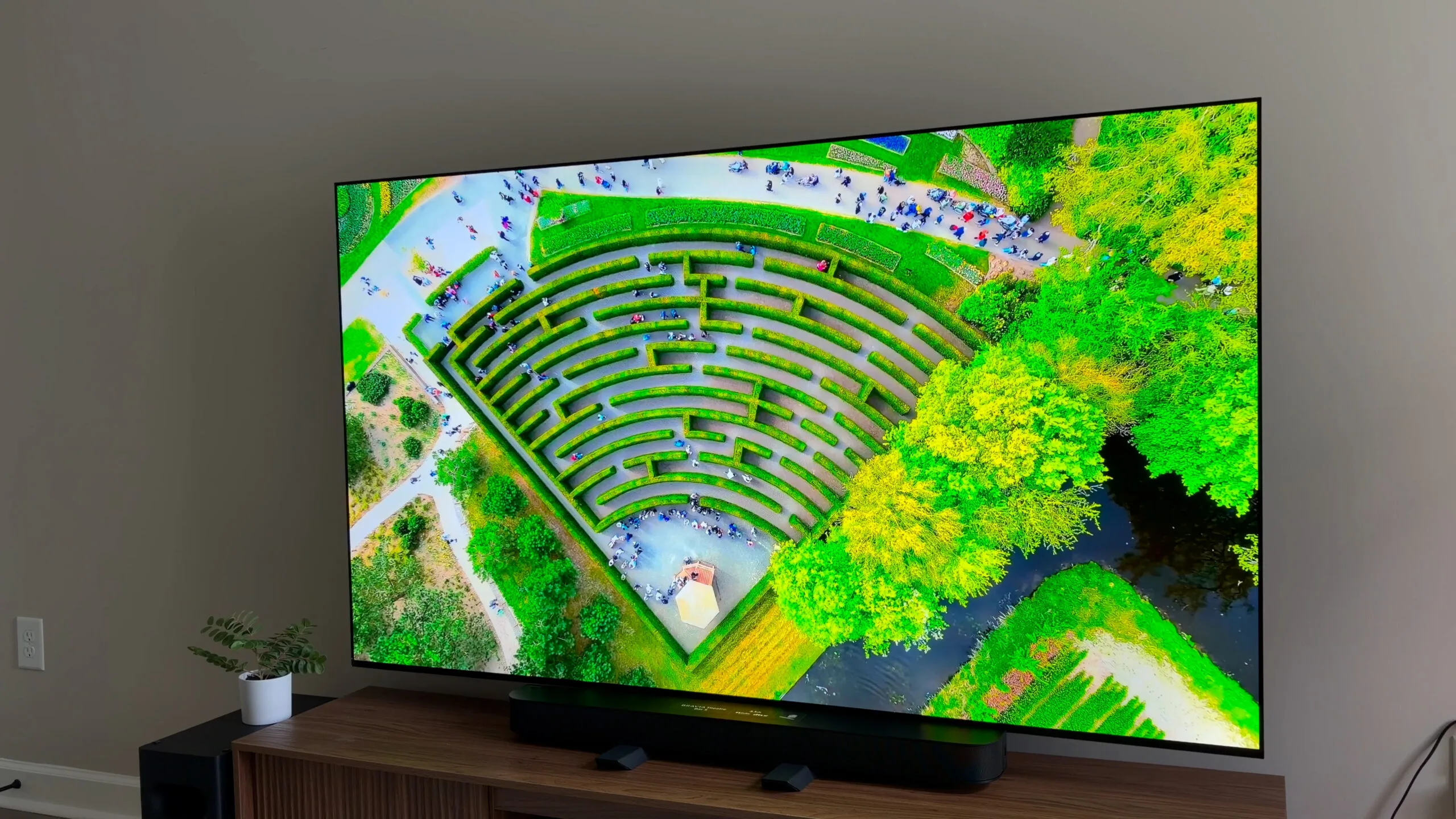 LG C6H OLED Evo AI جائزہ: سالوں میں پہلا معنی خیز C سیریز اپ گریڈ؟ 1 الیکٹرانکس، اسکرینز، کمپیوٹر ہارڈویئر