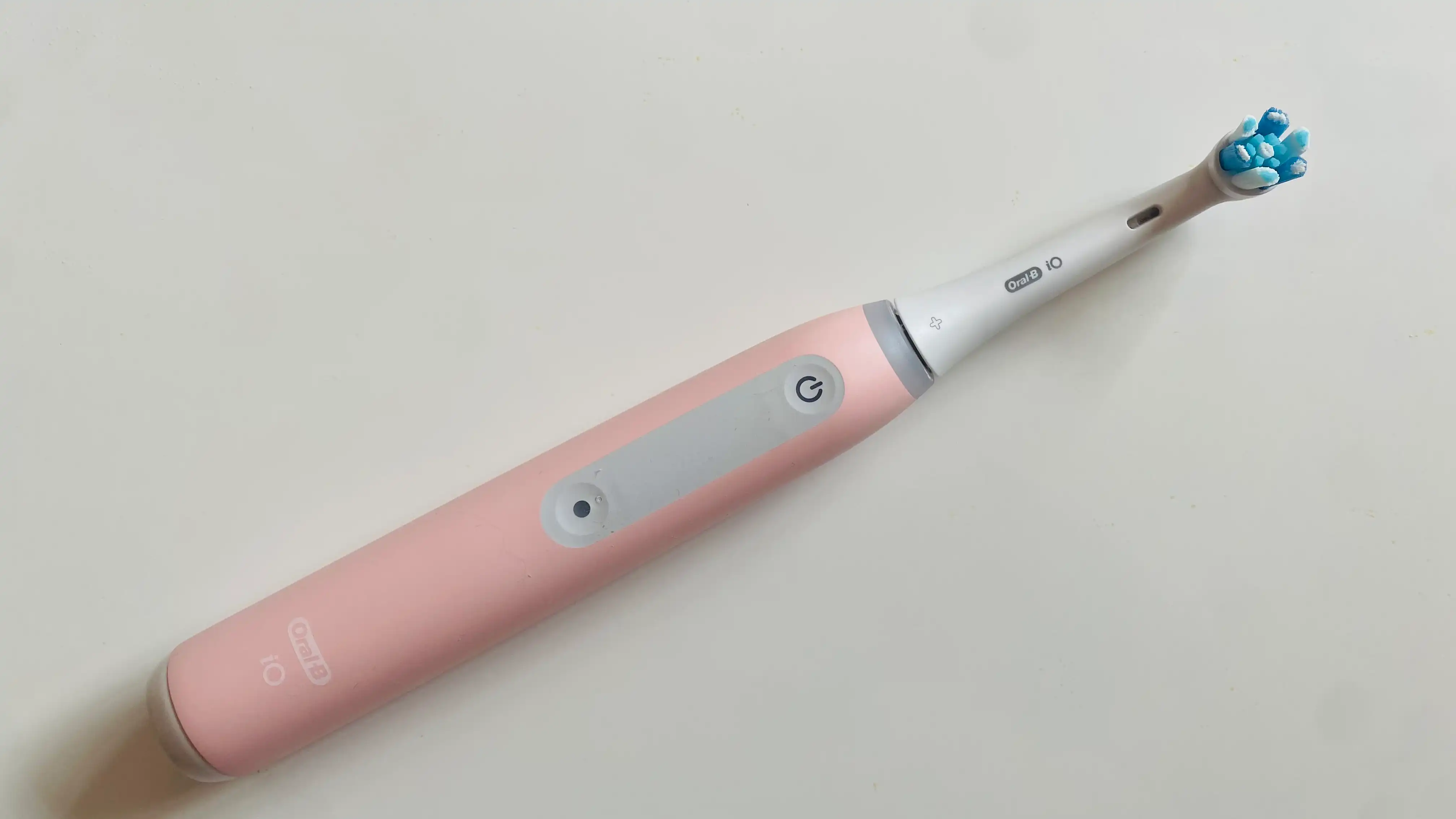 بہترین Oral-B الیکٹرک ٹوتھ برش 2026 11 Oral-B iO سیریز 3 - بہترین بجٹ iO