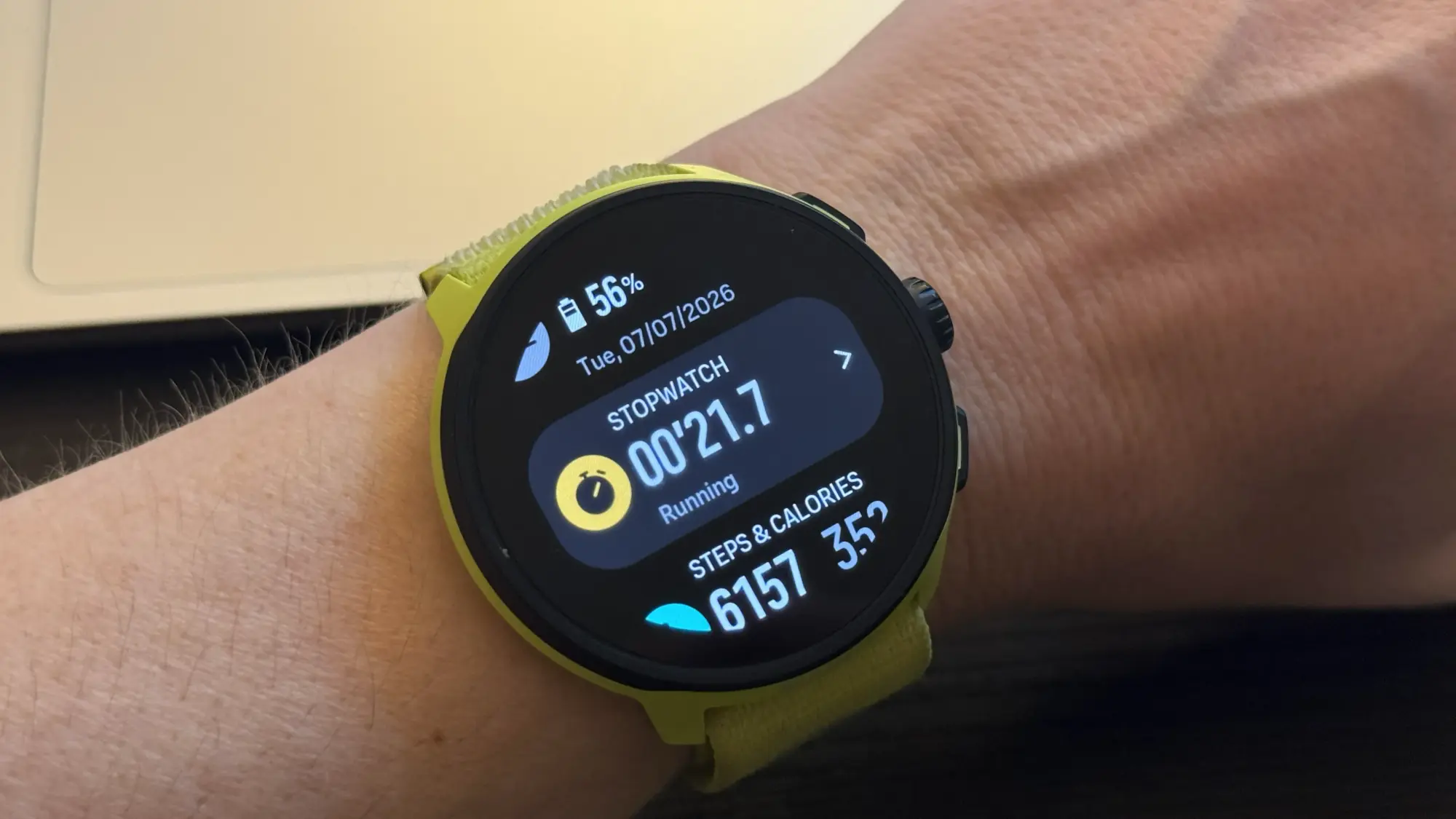 سٹاپ واچ پیچیدگی کے ساتھ Suunto واچ