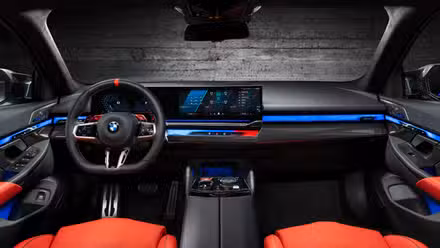 2025 BMW M5 ٹورنگ اندرونی تصاویر۔