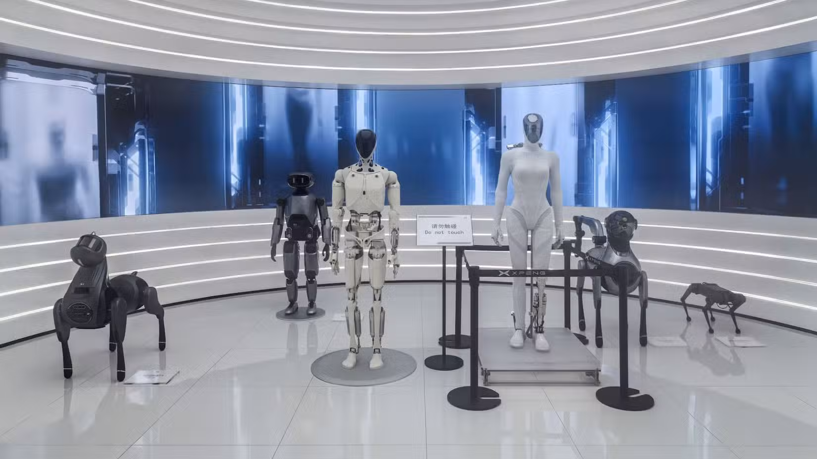 XPENG humanoid روبوٹ ڈسپلے