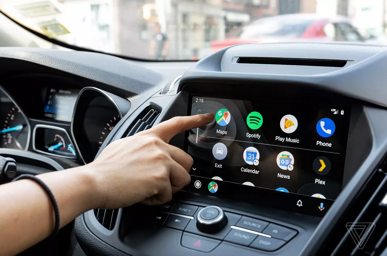 کار میں Android Auto۔