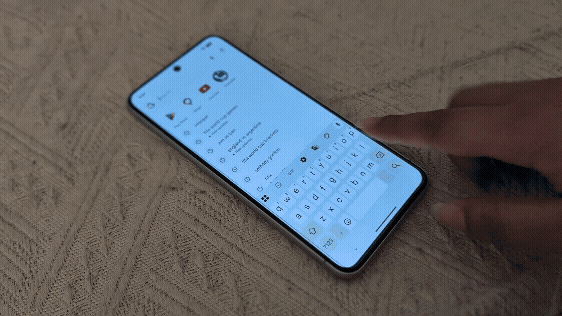 اپنے Android کی بورڈ پر ٹیپ کرنا بند کریں اور اپنے پیغامات کو تیزی سے پہنچانے کے لیے اس پرانی لیکن کم درجہ بندی والی خصوصیت کا استعمال کریں۔ 2 Android 16 پر چلنے والے اپنے Pixel 8 پر Gboard میں ٹائپ کرنے کے لیے اپنی انگلی کو سلائیڈ کریں یا سوائپ کریں۔