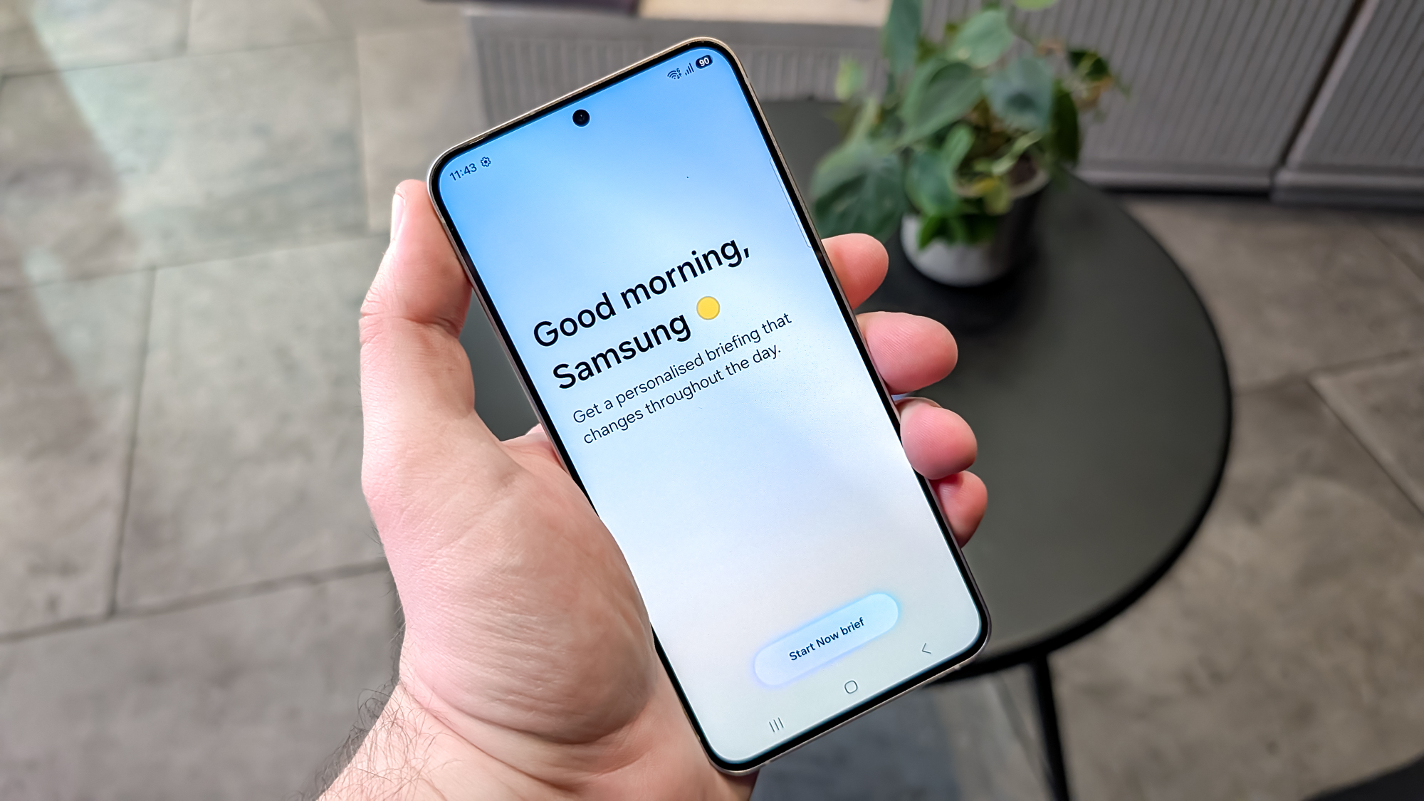 Samsung Galaxy S26 FE ڈسپلے ناؤ بریف کے ساتھ۔