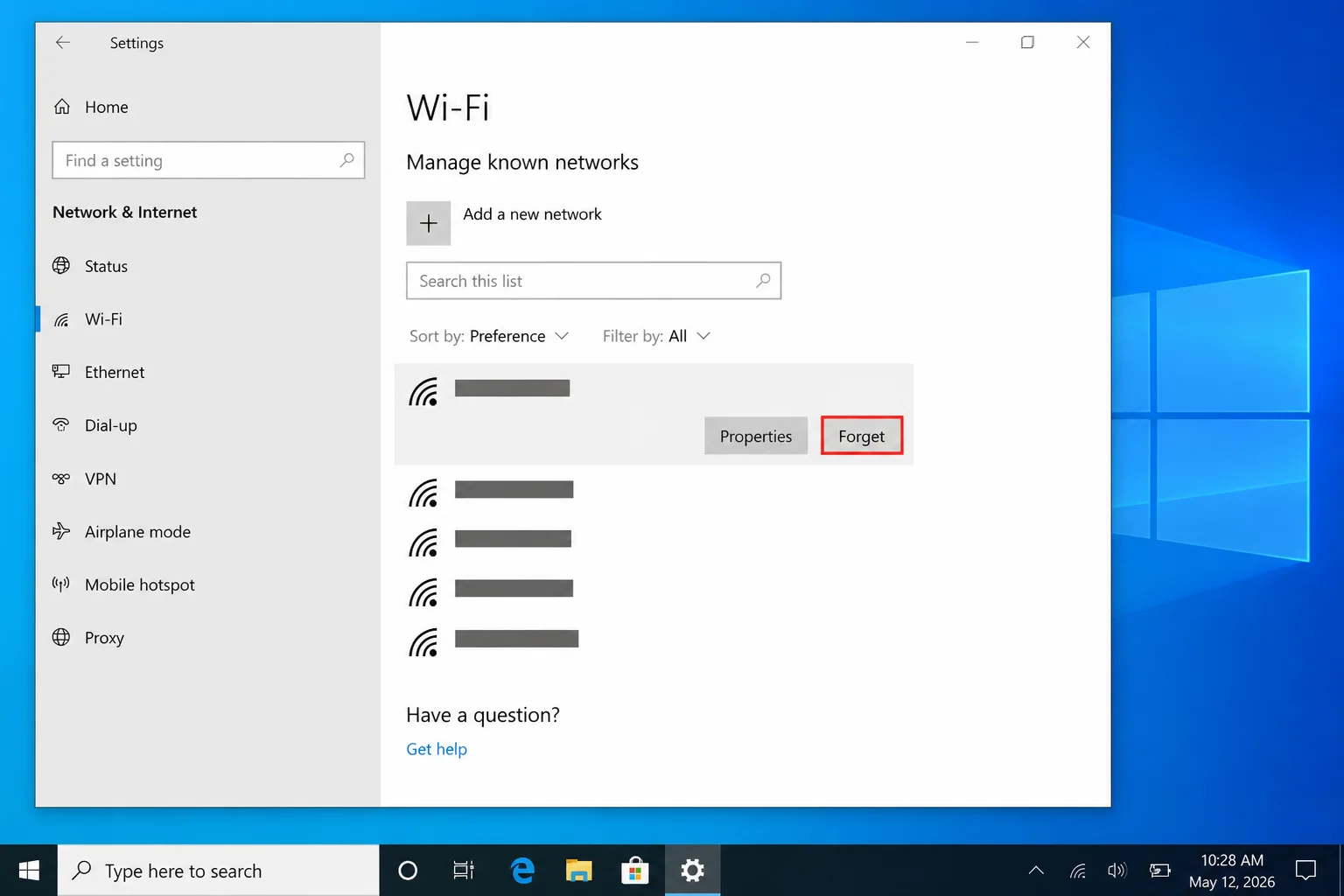 سمارٹ ہوم سیکیورٹی اور رازداری کو کیسے ترتیب دیا جائے۔ 26 Windows Known Networks Management صفحہ الگ الگ ڈیفالٹ اور IoT نیٹ ورکس دکھا رہا ہے جس میں Forget کو نمایاں کیا گیا ہے اور اصل SSID میں ترمیم کی گئی ہے۔
