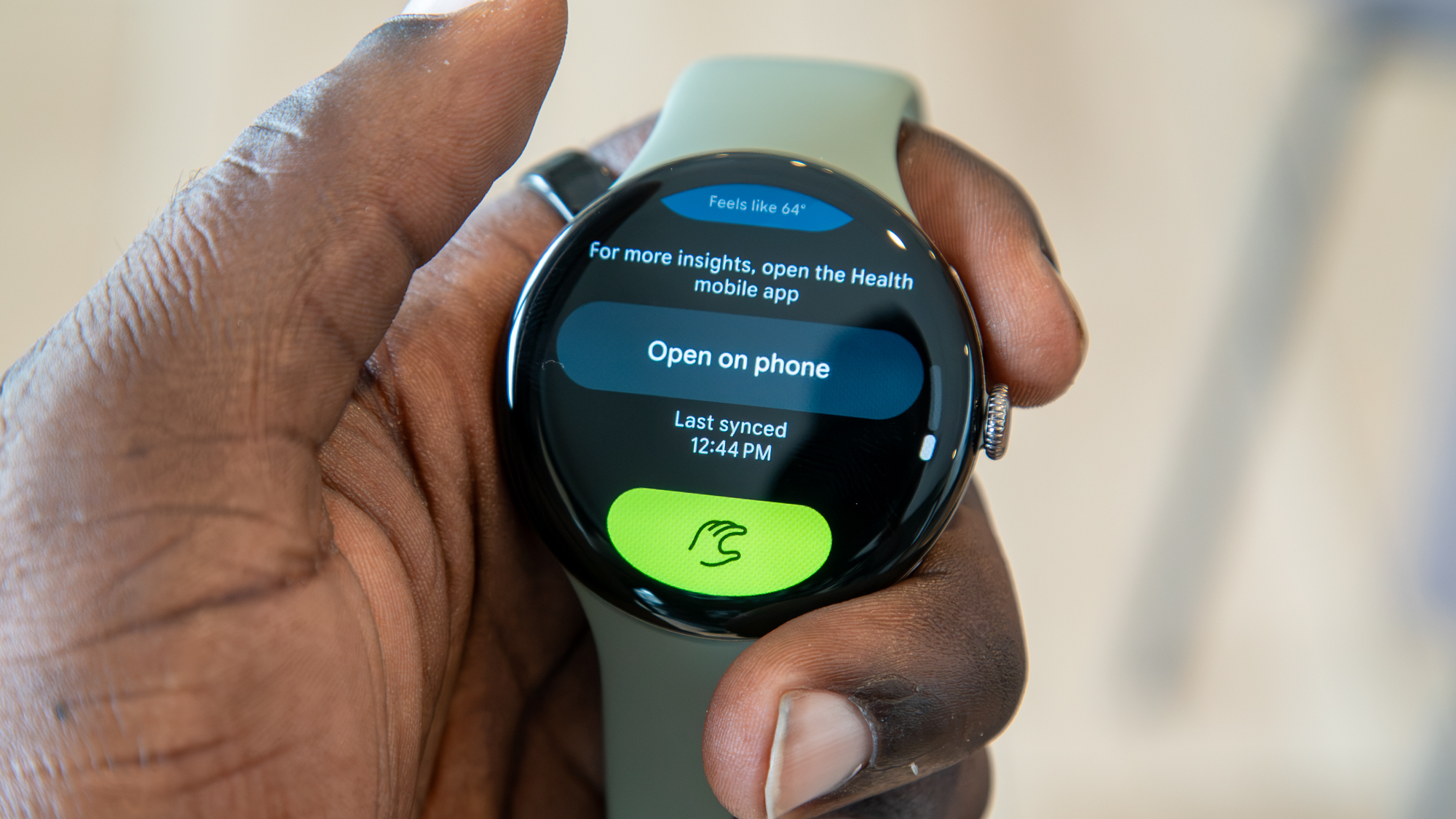 Pixel Watch 5 پر چٹکی بھر کے اشارے کا آئیکن