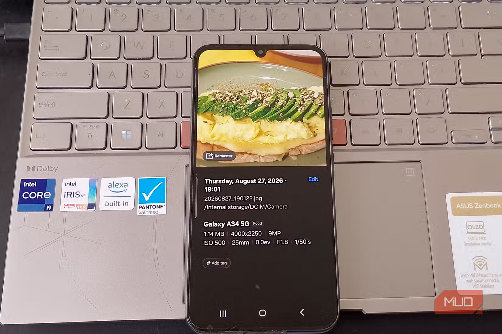 سام سنگ گیلری کی تصویر کی تفصیلات کی سکرین Galaxy A34 5G کے ساتھ لی گئی ایوکاڈو ٹوسٹ تصویر کے لیے ریماسٹر بٹن دکھا رہی ہے