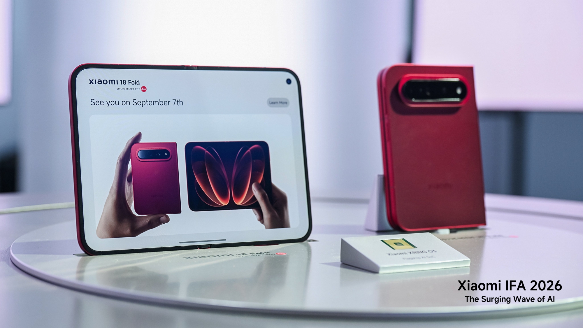 Xiaomi 18 Fold IFA میں کھلتا اور بند ہوتا ہے۔
