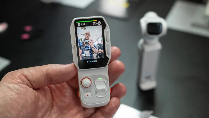 یہ Insta360 Luna Pro کے لیے ڈی ٹیچ ایبل کنٹرولر ہے۔