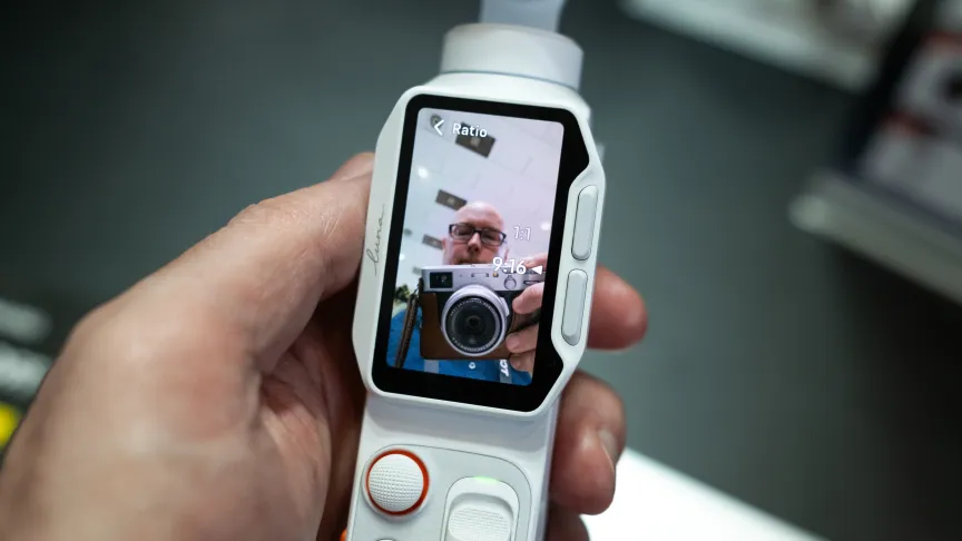 یہ Insta360 Luna Pro اسکرین کا قریبی اپ ہے۔