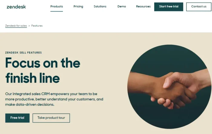 Zendesk کی SEO لینڈنگ اسٹوری ان لوگوں کے لیے جوابات فراہم کرتی ہے جو مصنوعات کی خصوصیات کے بارے میں مزید جاننا چاہتے ہیں۔ 