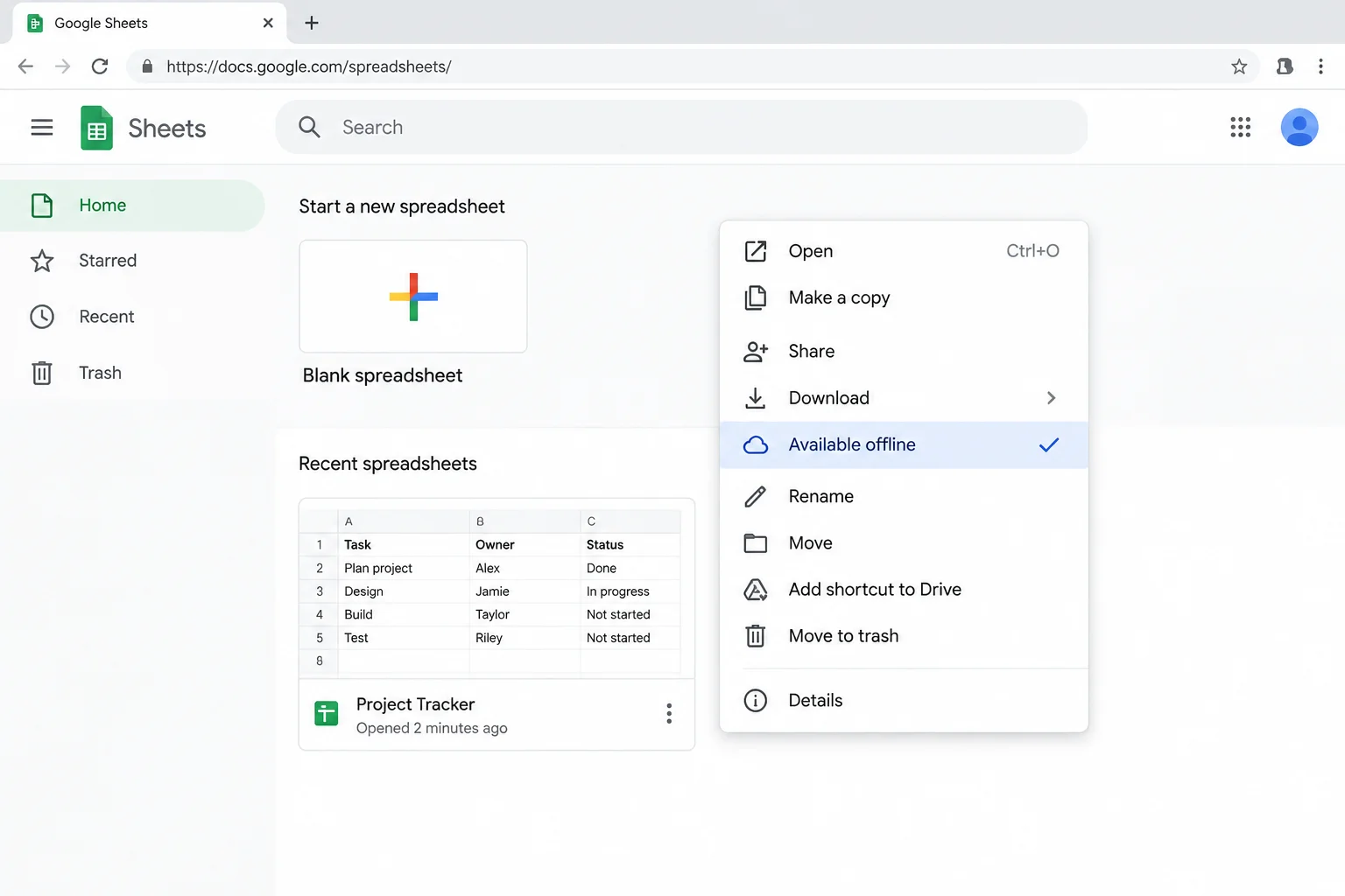 کسی بھی ڈیوائس پر گوگل شیٹس آف لائن وضع کیسے ترتیب دی جائے۔ 6 Google Sheets کی ہوم اسکرین غیر حساس اسپریڈشیٹ دکھا رہی ہے جس میں مزید مینو کھلا اور آف لائن نمایاں کیا گیا ہے