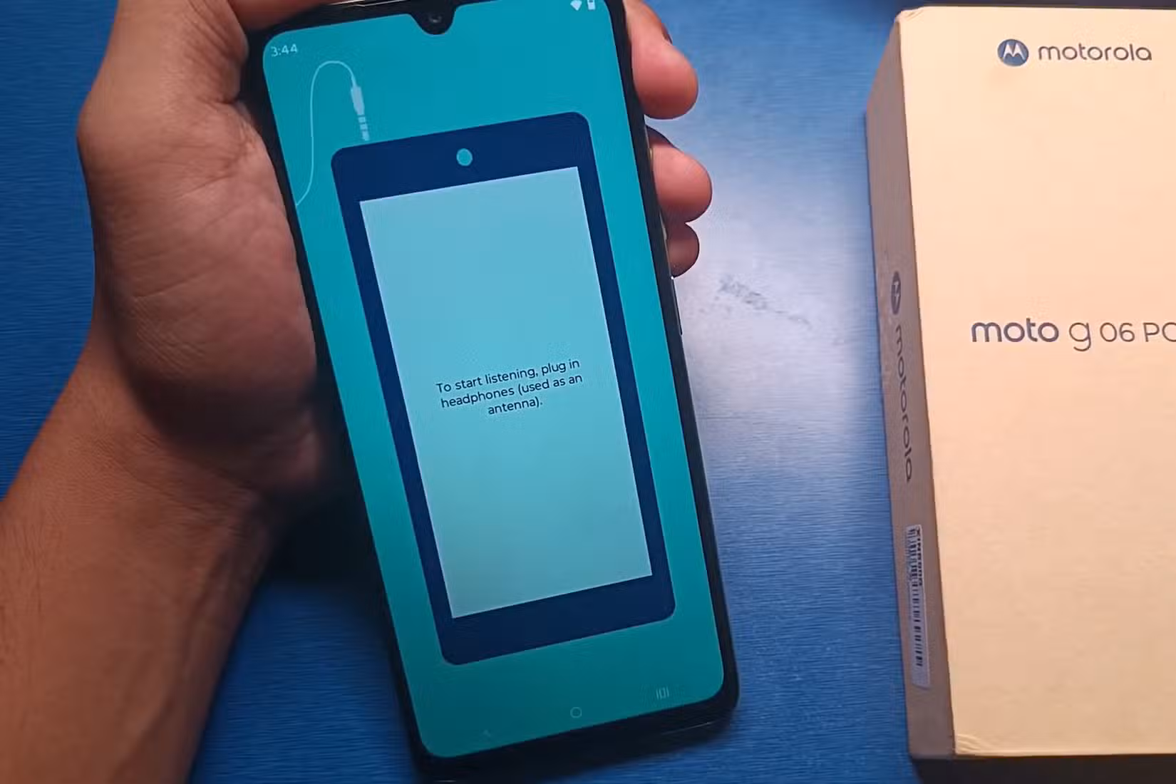 Motorola فونز FM ریڈیو کے لیے ہیڈ فون اینٹینا پرامپٹ دکھا رہے ہیں۔