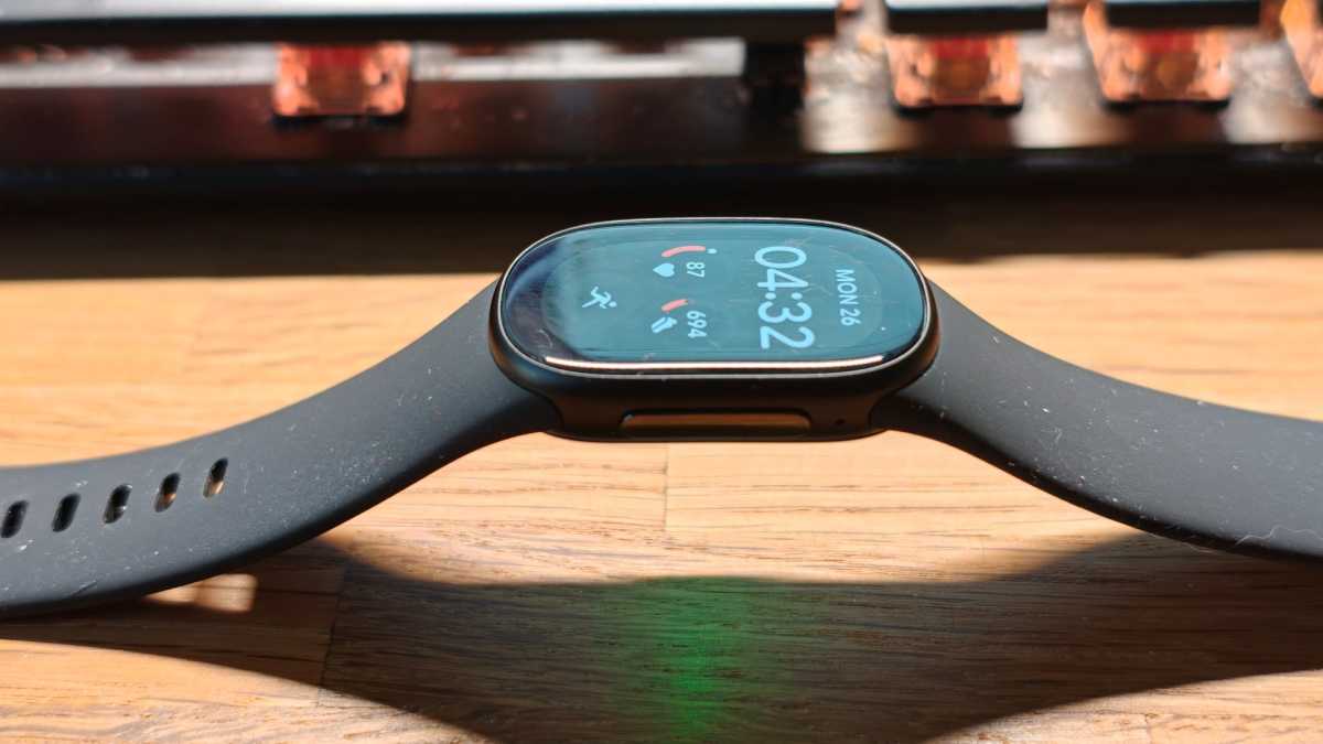 Fitbit Edge مجھے Pixel Watch A اور بھی زیادہ چاہتا ہے۔ 1 گوگل فٹ بٹ ایج ہینڈ آن 2