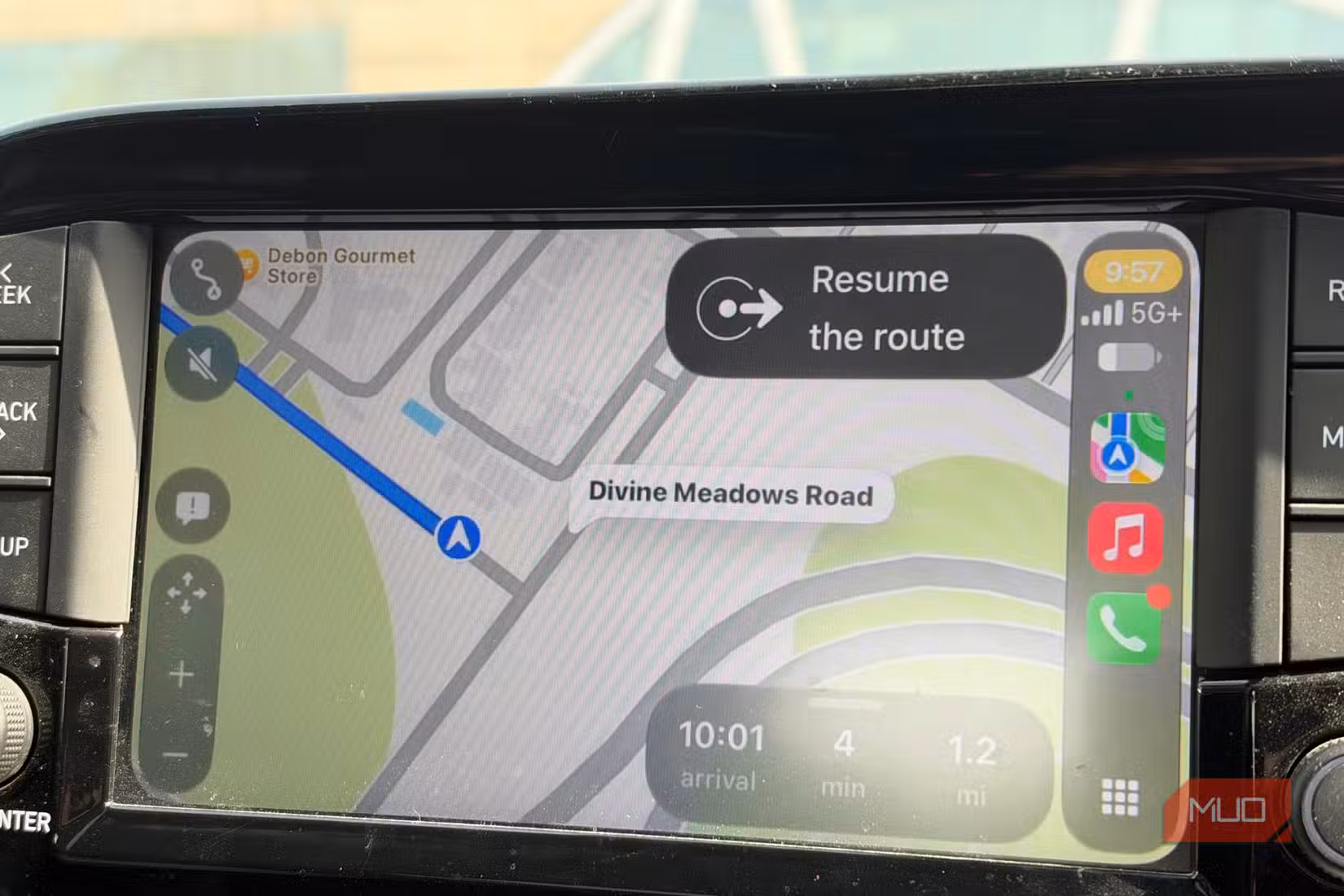 Apple Maps Apple CarPlay میں کھلتا ہے۔