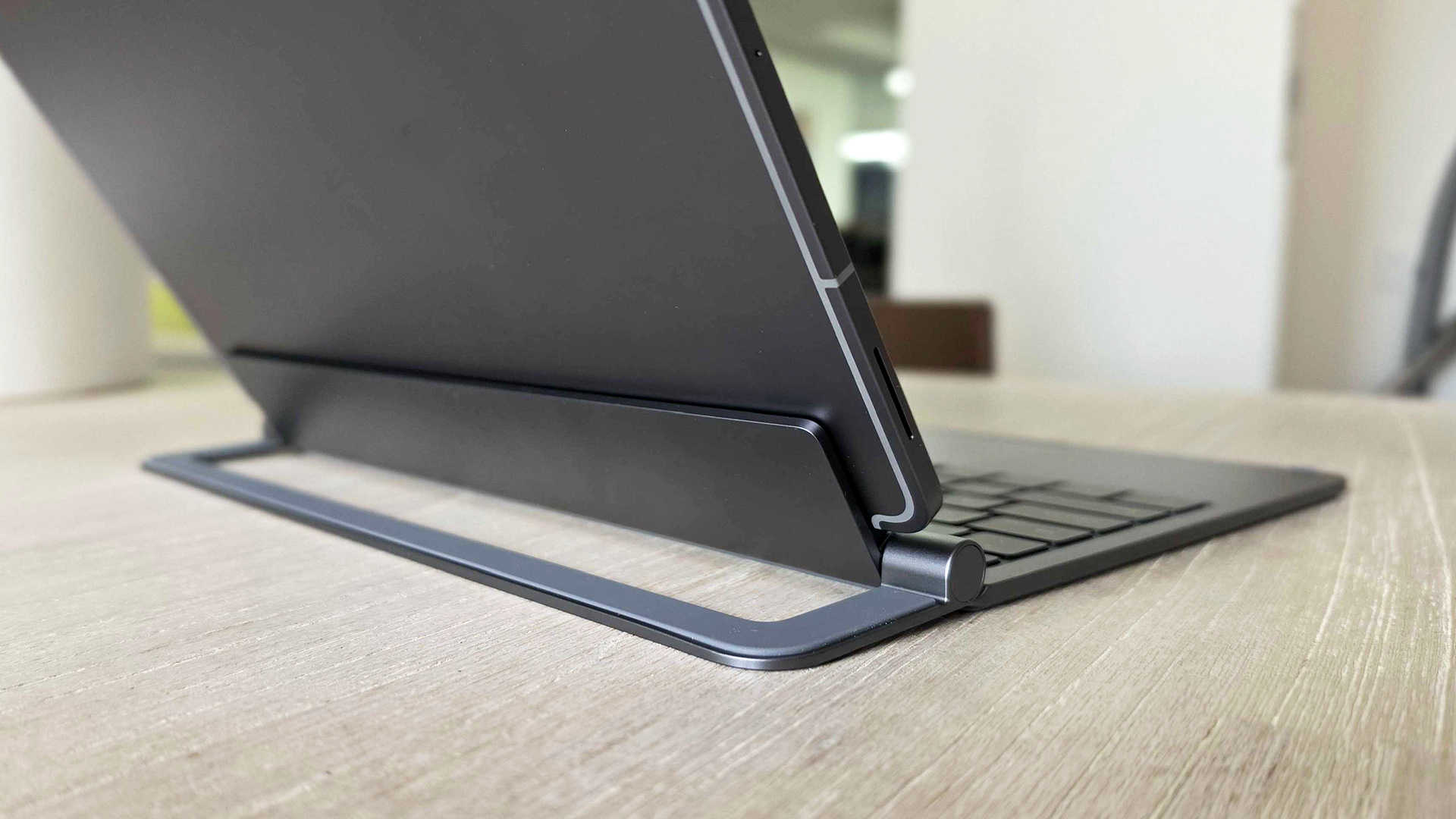 Samsung Galaxy Tab S12 Plus کی بورڈ اسٹینڈ بیک ویو